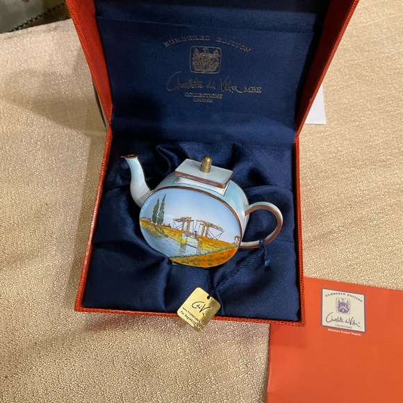 CHARLOTTE DI VITA MINI HAND PAINTED TEAPOT. NUMBERED EDITION H708 - Picture 2 of 6